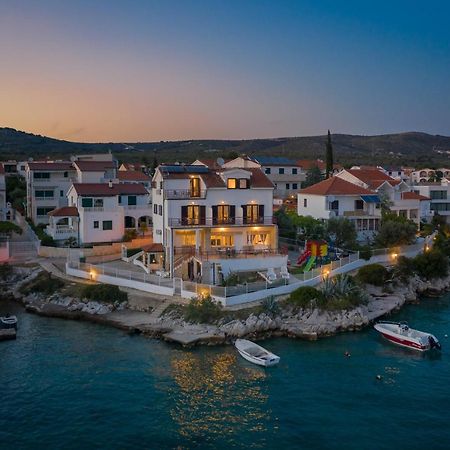 Apartments Villa Zrinka - Last Season Ever! 罗戈兹尼察 外观 照片