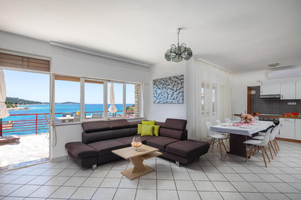 Apartments Villa Zrinka - Last Season Ever! 罗戈兹尼察 外观 照片