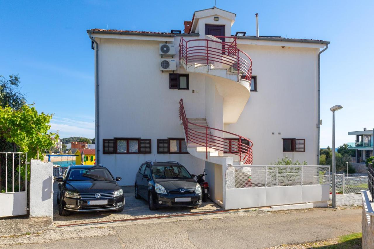 Apartments Villa Zrinka - Last Season Ever! 罗戈兹尼察 外观 照片