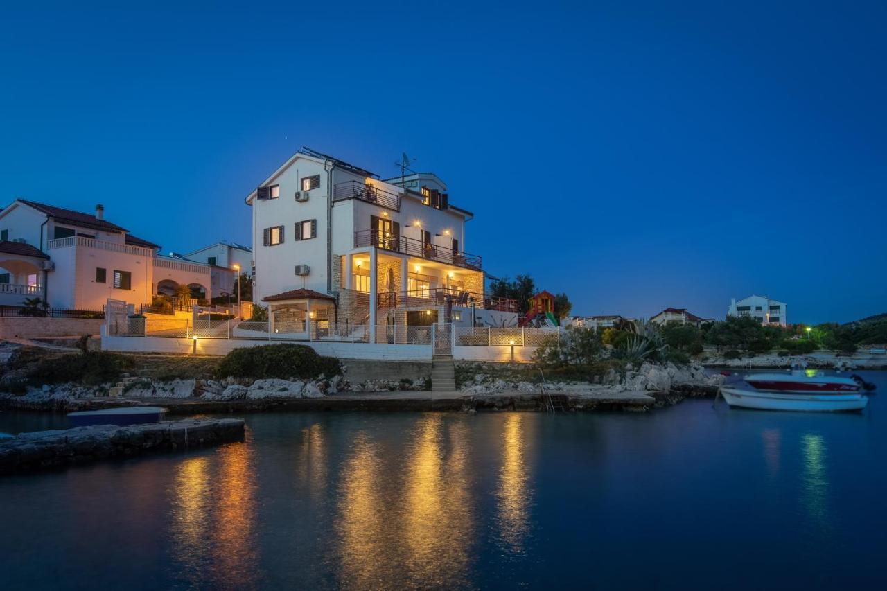Apartments Villa Zrinka - Last Season Ever! 罗戈兹尼察 外观 照片